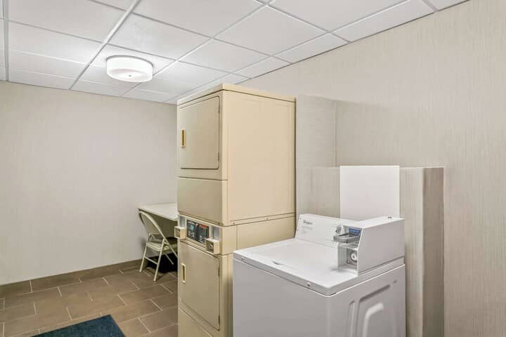 Room 32 of 39