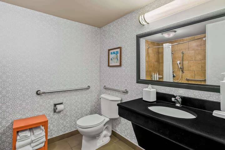 Room 25 of 39